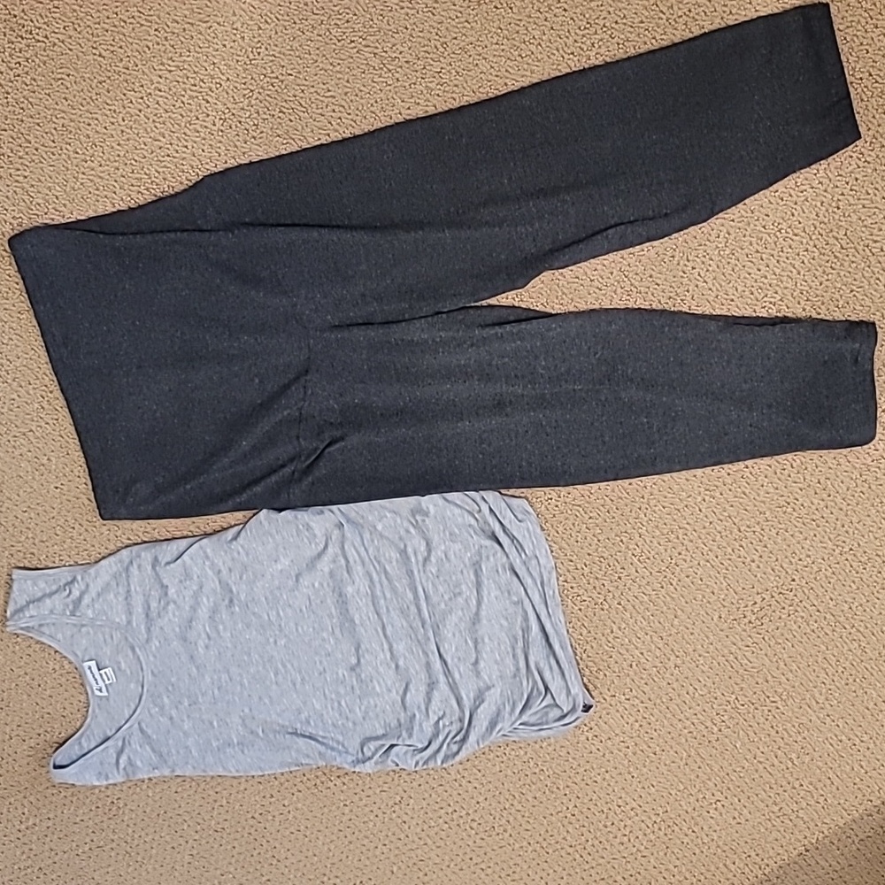 Like new, Maternity Set, Sleeveless Tank & Cropped Leggings, Size Med
